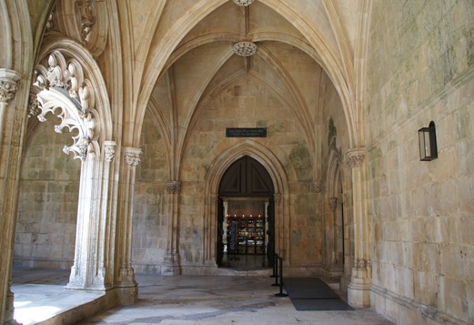 Batalha - Mosteiro de Santa Maria da Vitória - museu do soldado desconhecido - oferendas