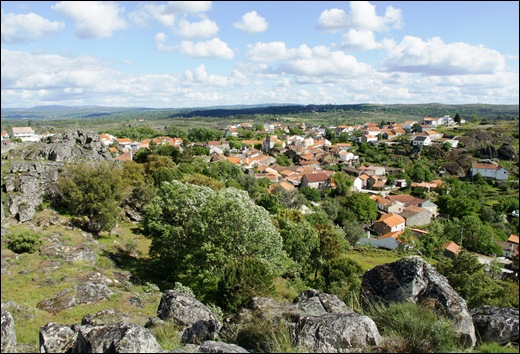 Glória Ishizaka - Vila do Touro - vista da vila a partir do marco geodésico