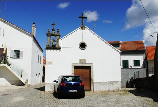 Glória Ishizaka - Vila do Touro - capela de s. sebastião