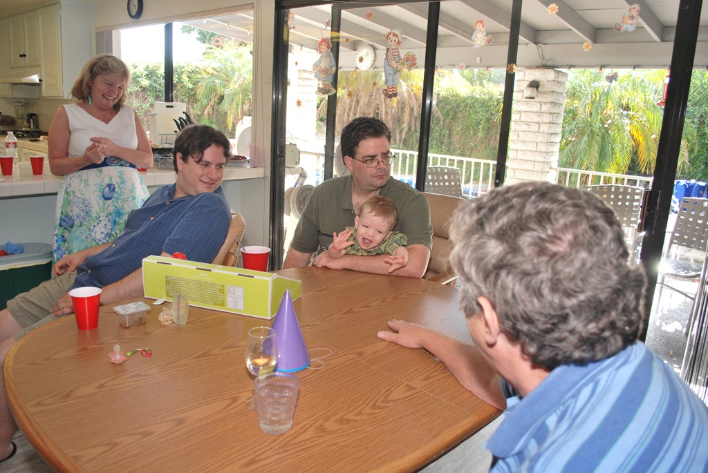 [2010-8-29 Kyle and Daddy[4].jpg]