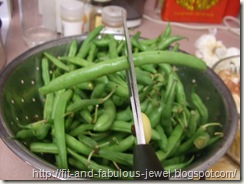 tipping green beans