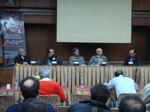 تصویر از جلسه گزارش نویسی وفیلم برداری کوهنوردی در سالن آکادمی المپیک 871005