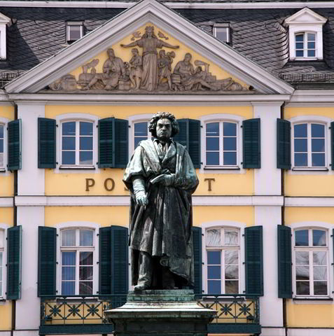 [Statue of Beethoven in Bonn[4].jpg]
