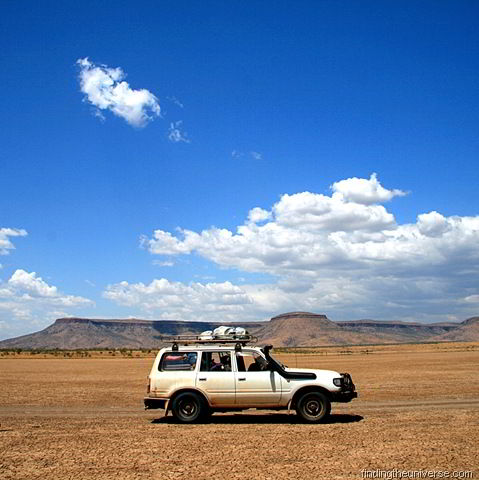 [Gibb River Road with Cockburn mountain backdrop[6].jpg]