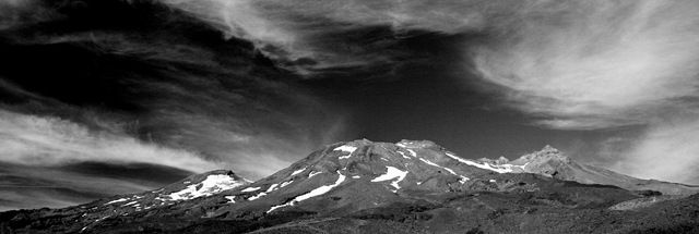 [Black and white mountain[3].jpg]