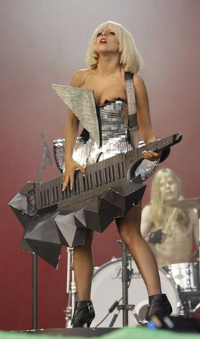 [Lady+Gaga++keytar[3].jpg]