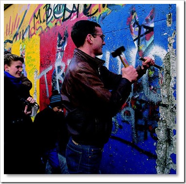 derrubando.o.muro.de.Berlim