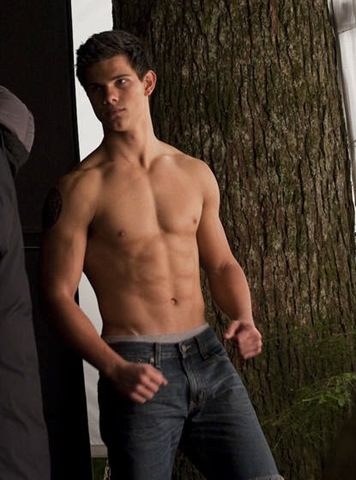 [taylor lautner shirtless[7].jpg]