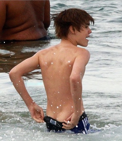 [justine bieber taking bath[3].jpg]