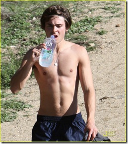 zac-efron-shirtless