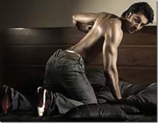 [ranbir-kapoor-without-shirt[6].jpg]
