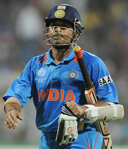 [sachin tendulkar in world cup final after out ar 18 runs 2011[13].jpg]