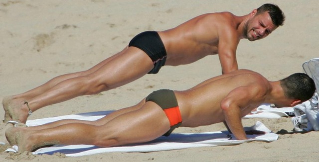 [Ricky Martin shirtless 6[8].jpg]