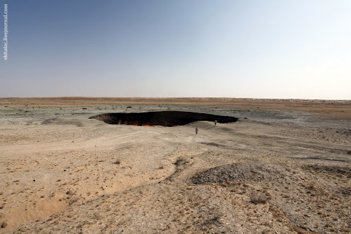 Пустыня Каракумы и горящий газовый кратер Дарваза