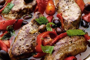 Garlicky lamb with peppers & couscous