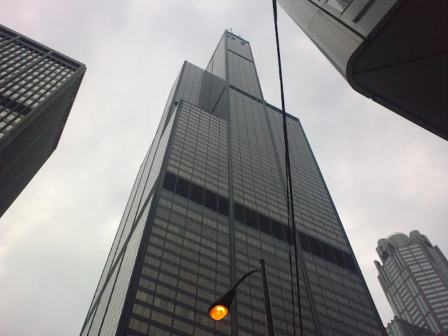 Al pie de la Torre Sears de Chicago