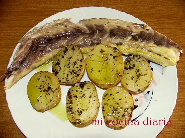 Mújol al horno con patatas (Кефаль-лобан запеченая с картофелем)