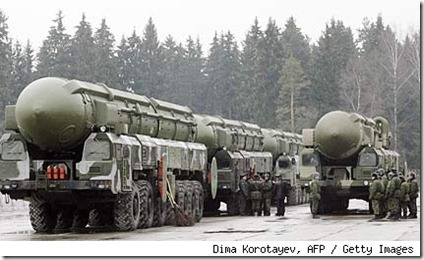 russia-missiles-427cm112410[1]