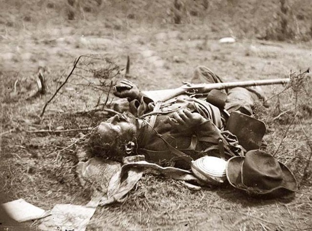 [Dead Soldier at Spotsylvania[3].jpg]