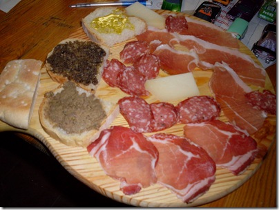 taglere di salumi e formaggi a Castiglione