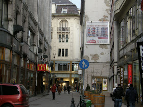 Budasign, prizma, prizmatábla, képváltó, forgó, tábla, reklám, reklámtábla, mozgó, svéd, gyártmányú, egyedi, eladáshely, POS, BB, billboard, készítés, kivitelezés, bérbeadás, hullámmozgás, reklámeszköz, cégtábla, háromszög, cégér, reklámfelület, cégreklám, promóció, kültéri és beltéri standard és egyedi automata  prizmatechnológiás forgó reklámtáblák, háromszög, cégér, reklámfelület, cégreklám, promóció, prizma hasábos képváltó reklámtáblák specialistái. kültéri és beltéri standard és egyedi automata  forgó reklámtáblák, alumínium reklámtáblák, forgó reklámtábla, mozgó reklám, mozgó reklámtábla, bérelhető reklámfelületek, kiadó reklámfelület, kiemelt felület, észleltség, találati index, kampány, plakátcsere, dekoráció, exkluzív, triplesign, prismaflex, world sign, prizmatechnológia, forgó felület, képcserélős, szabad bérelhető reklámfelület, szabad reklámfelületek, bérelhető reklám, Lyoness termékpartner, Virágh Szabolcs ügyvezető igazgató, budasign, 5. kerület, reklám, óriásplakát,  V. kerület, Régiposta utca, Budapest blog, Budasign