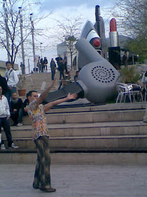 Gödör Klub - Erzsébet téri Kulturális Központ és Park GÖDÖR KLUB. Cím: 1051 Budapest V., Erzsébet Tér. Nyitvatartás: Vas-Csüt: 10-02 | Pé-Szo: 10-04. Központi info: +36 (20) 201 3868 | info@godorklub.hu városi eszkimó