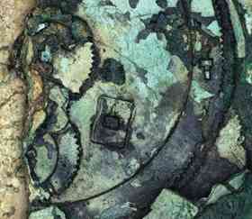 Part of the mechanism, as captured by Hewlett-Packard's digital imaging system. The "pin and slot" epicyclic system referred to in the text is at 5 o'clock on the bottom gear