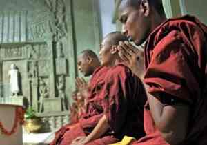 Monks praying at the Buddist relic inside the State Archaeology Museum