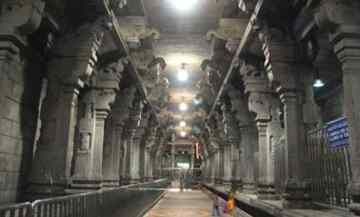 <br /><br />The north corridor in the second ‘Prakaram’ of Srikalahastheeswara Swamy temple. (Photo: KV Poornachandra Kumar)