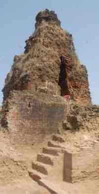 The dilapidated gopuram