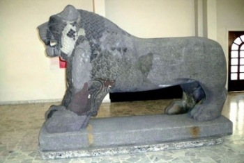 [Giant_Basalt_Lion_Statue[5].jpg]