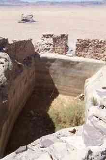 The original resevour was covered. Along the edge of the resevour are the notches where the arches fit into the side walls. This stone roof probably colapsed during an earthquake, and was later dug out when bedouin tribes entered the area. 
