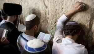 Jews praying at the Western Wall in Jerusalem's Old City