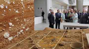Queen Sofia of Spain (centre) visits the Museum of Human Evolution (MEH), on yesterday in Burgos, near the archaeological site of Atapuerca. 