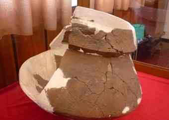A pottery unearthed from the Hoa Diem archaeological site.