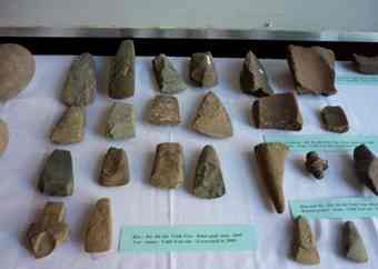 Vinh Yen stone axes.