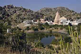 A 4-km long fortification found south-west of Taranga Hills, India, may be evidence of the lost city of Anarthpura.