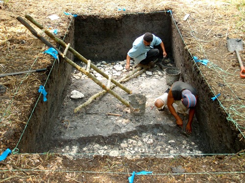 [uxul-maya-pool-in-rainforest-clearing-excavations-500[5].jpg]