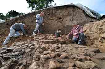 Archeologists working at the so-called "Danevirke," a 30-kilometer-long wall which runs through Germany's northern state of Schleswig-Holstein. This summer, they discovered the long-sought for gate through the wall.