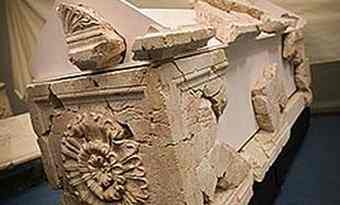 Theater box reveals Jewish monarch's luxurious lifestyle, displays rare example of elaborate style of Roman wall painting found outside Italy.