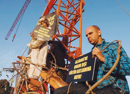 [environmentalists-detained-for-allianoi-2010-09-20_l[5].jpg]