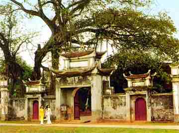 The Co Loa Temple is slowly falling apart.