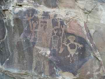 Legend Rock Petroglyphs_07