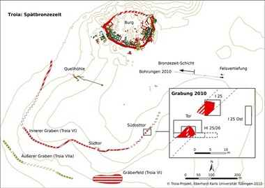 Map of Late Bronze Age Troy, at Hisarlik, Turkey. It shows the excavations and test holes from the 2010 season. ( Burg/Citadel, Bohrungen/Drilling, Bronzezeit-Schicht/Bronze Age layer, Tor/Gate)