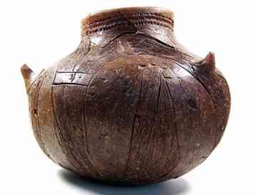 The pottery found dated from the Linear Pottery culture of the European Neolithic Age around 5,000 to 4,950 years BC. It was decorated with linear patterns pressed into the moist clay while it was being made. 