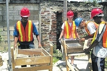 [Archeologists-1_w370[5].jpg]