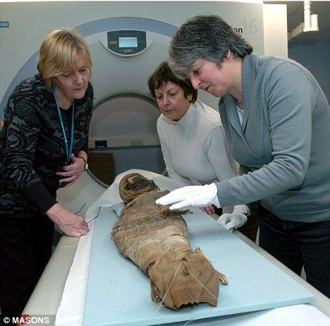 [article-1331996-0C2F366A000005DC-981_468x462[5].jpg]