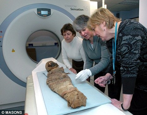 [article-1331996-0C2F39A6000005DC-114_468x368[5].jpg]