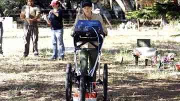 Jana Futch of the Florida Public Archaeology Network uses ground penetrating radar to search for graves of war veterans at Samford Cemetery in Riverview. 