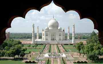 The Taj Mahal, one of the new Seven Wonders of the World, is falling victim to chronic pollution, according to an Indian government report. 
